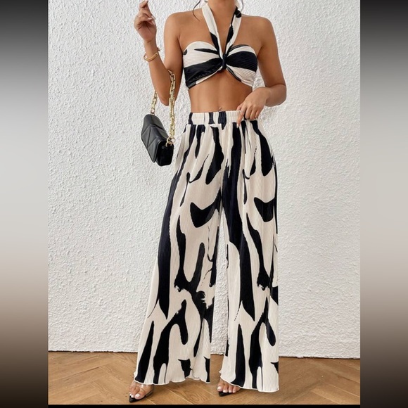 Black and white 2 piece🖤 - Picture 1 of 3